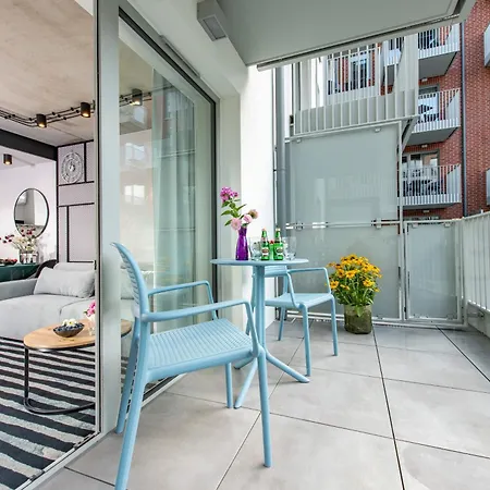 Port Luksusowe & - 2 Doroslych I 2 Dzieci كولوبرزيغ